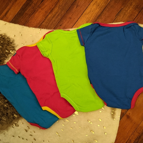 Marvel Onesie 4 Piece Set 0-3months - Picture 2 of 3